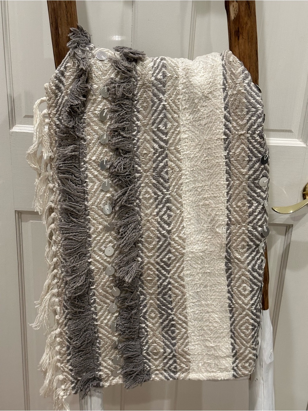 Neutral Diamond Pattern Fringe Throw Blanket - Cream & Gray